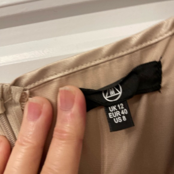 Missguided Woman’s Champage Gold Frill Hi/Low Cami Dress size: 8 NWOT - Picture 8 of 14